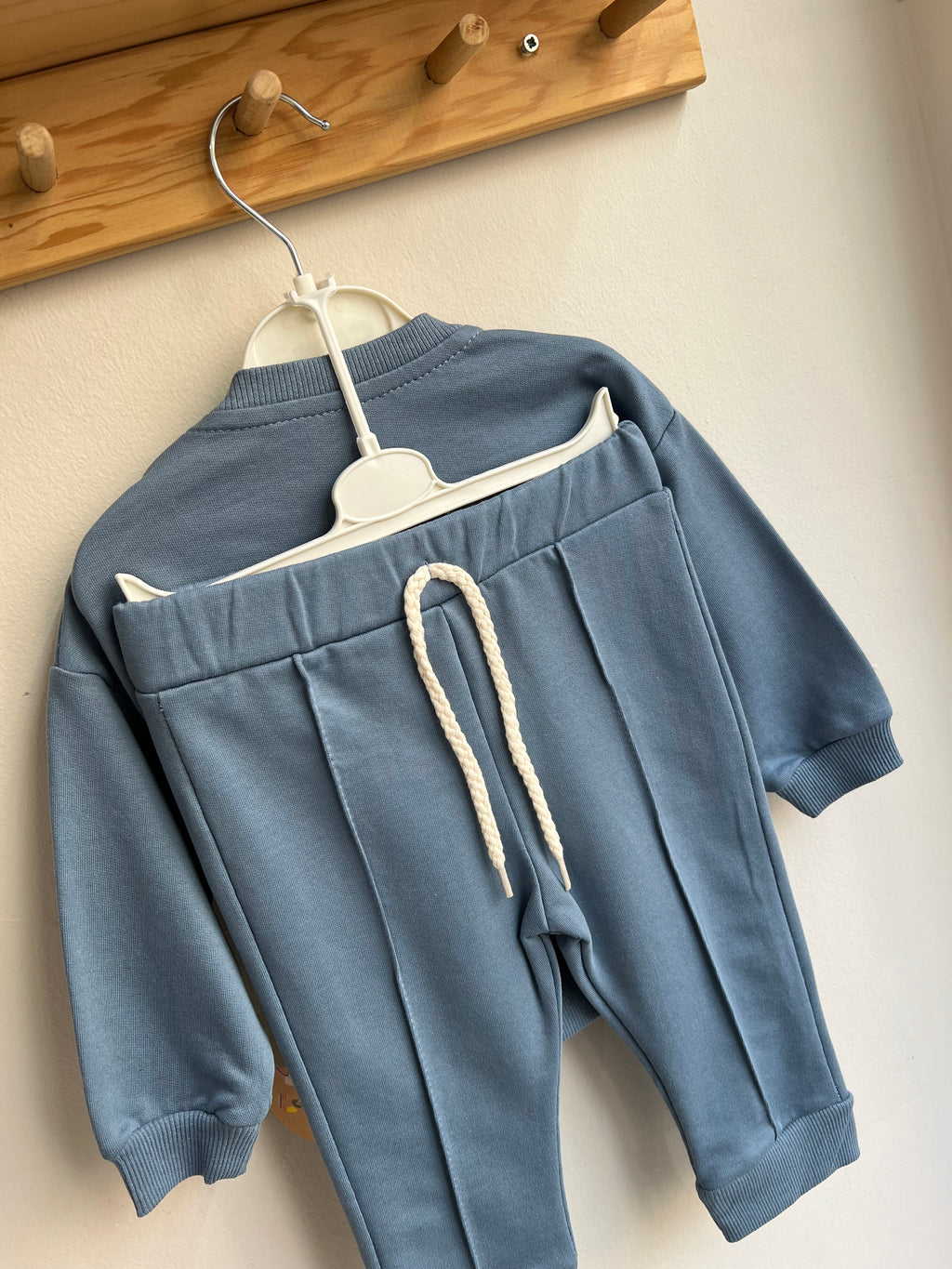 Kirpi İşlemeli Mavi Takım